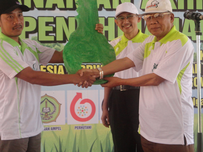 Penyerahan Kunci Hasil bedah rumah