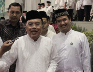 jusuf-kalla-lantik-pengurus-dmi-surabaya