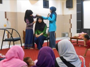 cara-pakai-hijab-syar'i