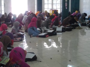 pakaian wanita ldii