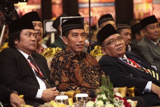 Jokowi (Tengah) - Ketum DPP LDII (Kanan)
