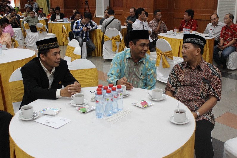 Dari kiri : wakil ketua DPD LDII kota Surabaya Ir.H. Joko Yuwono, ketua PD Muhammadiyah kota Surabaya Drs. H. Zayin Chudlori, M.Ag., Ketua DPD LDII kota Surabaya Drs. Ec. H. M. Amien Adhy.