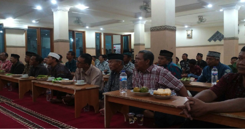 Para warga dari PC LDII Kenjeran dan sekitar Masjid Nasrulloh.